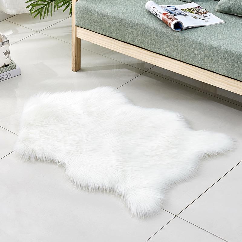 267 White faux fur rug	